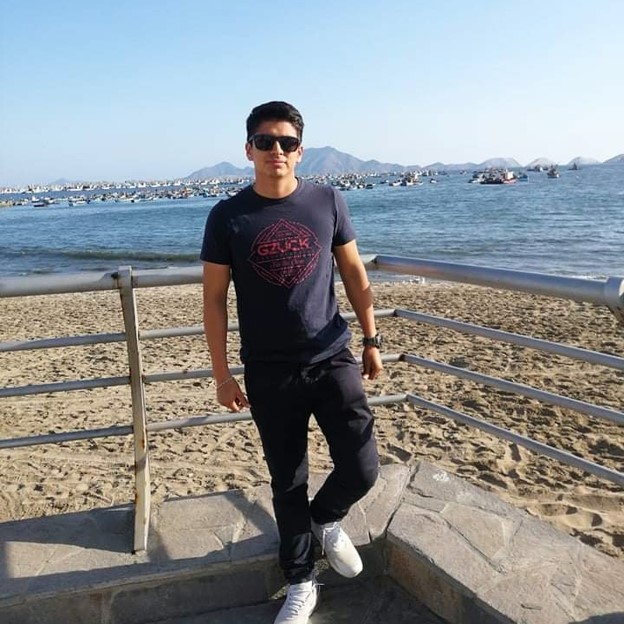 Renzo Efraín Solis Huaroc